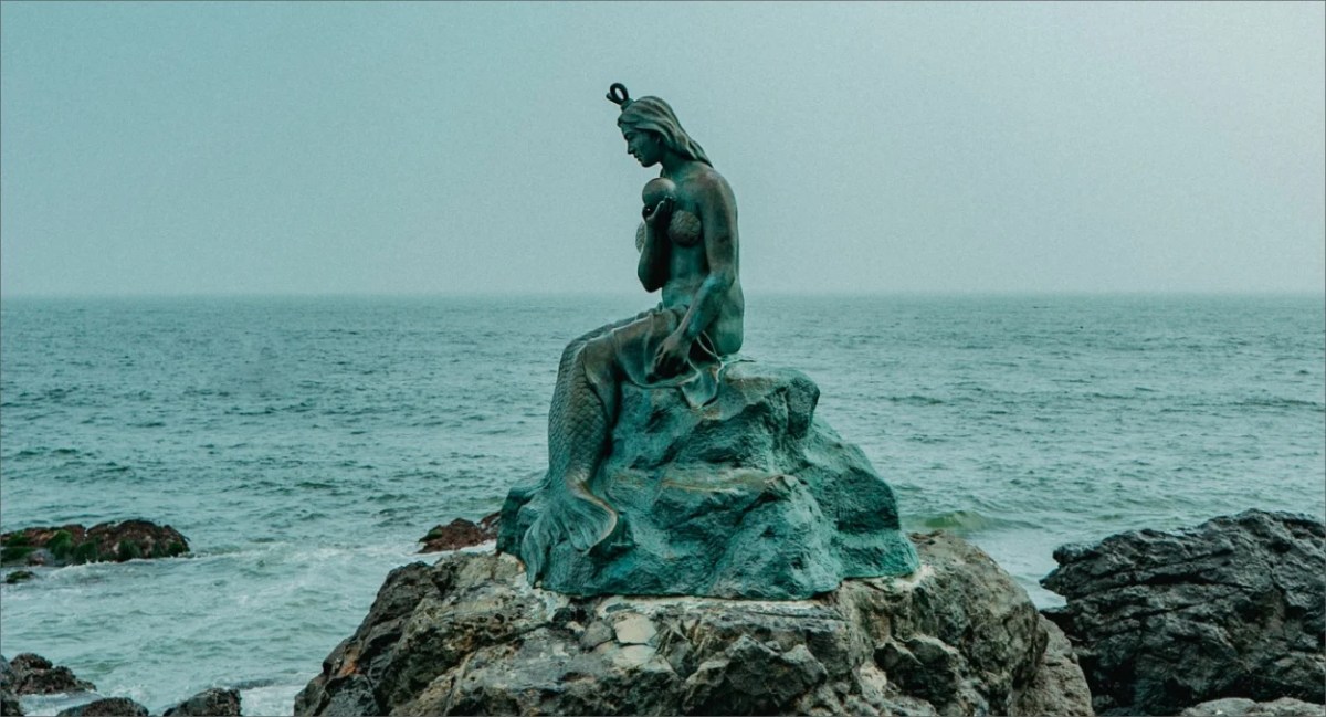 The Modern Siren Is Endless&nbsp;Distraction